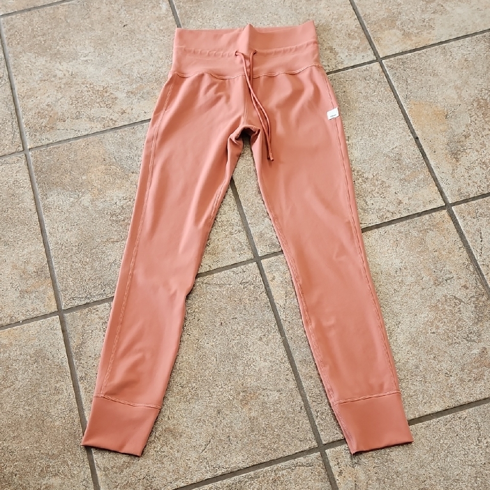Vuori Women's High-Waisted Rust Leggings